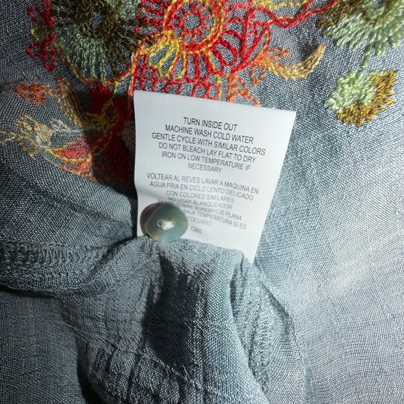 Fig & Flower for Anthropologie Size 1X Floral Embroidered Top Roll-Tab Sleeve - Picture 7 of 7